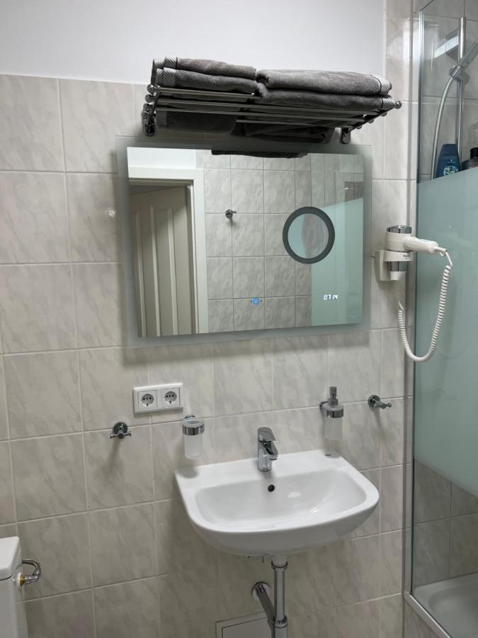 Souterrain Studio-Apartment Nuremberg Bagian luar foto
